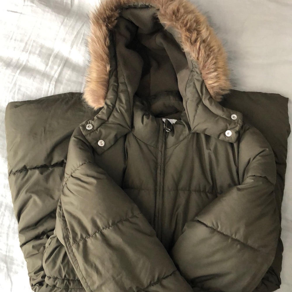 Cozy winter maternity coat w hood